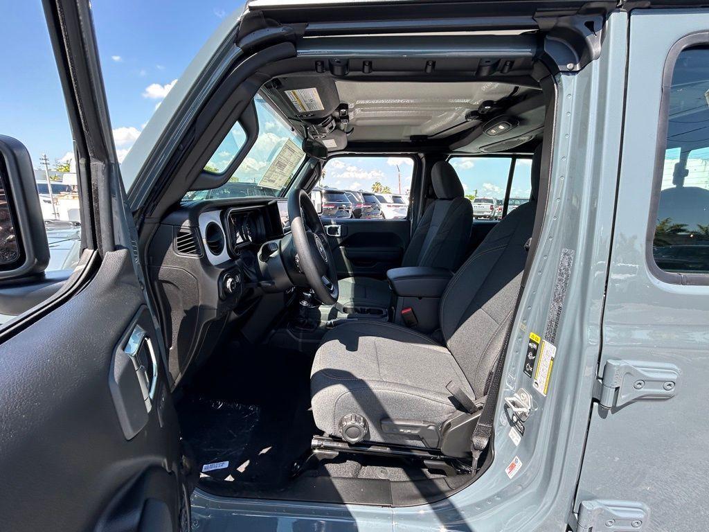 new 2025 Jeep Gladiator car, priced at $40,677