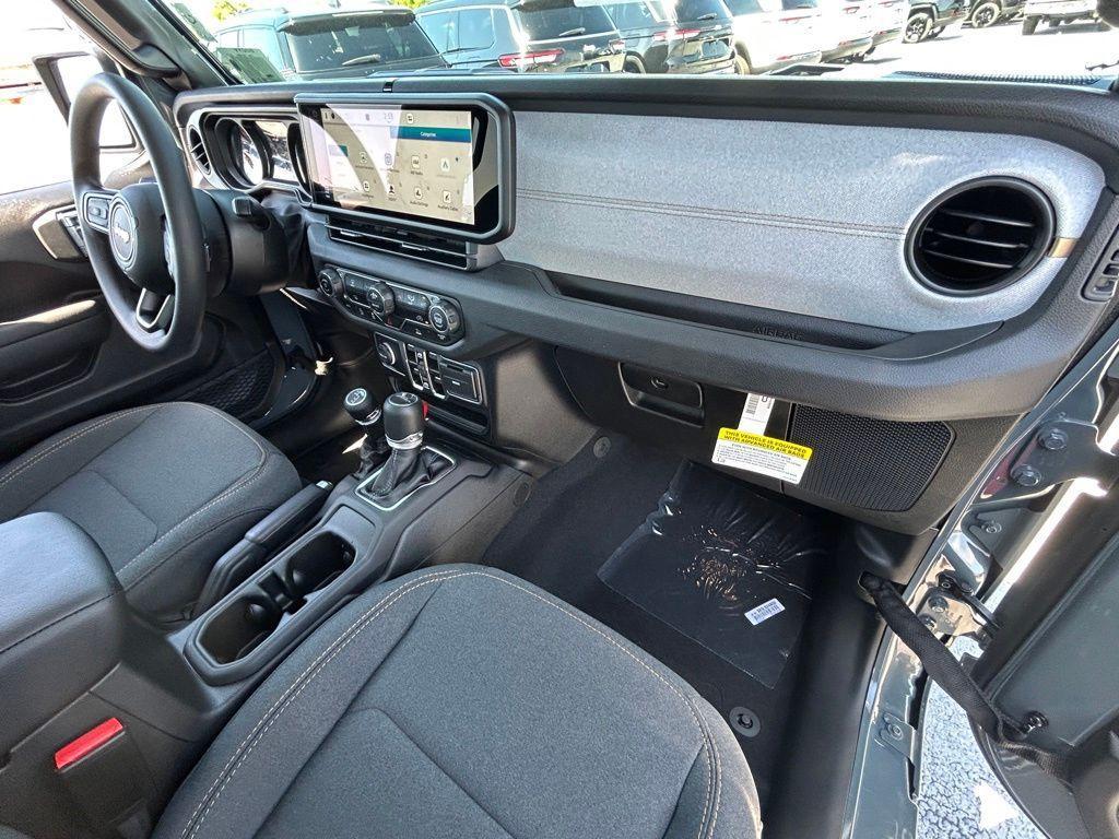 new 2025 Jeep Gladiator car, priced at $40,677