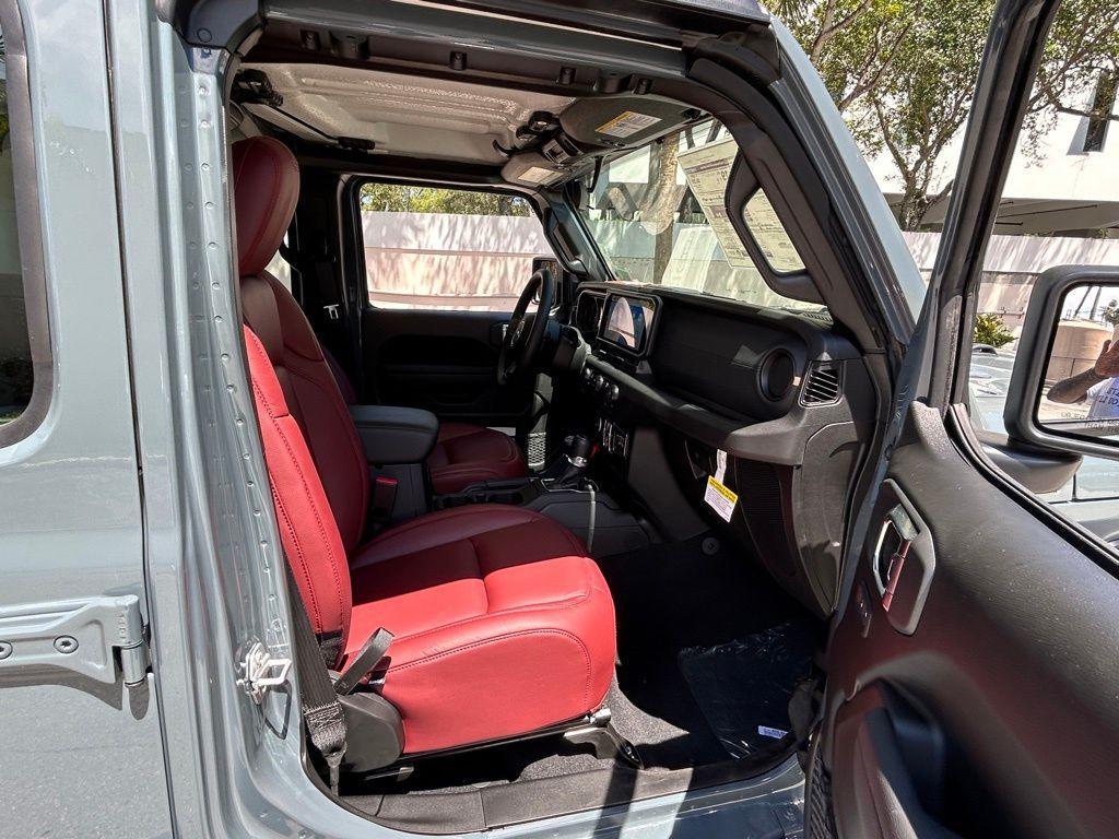 new 2025 Jeep Gladiator car, priced at $35,755