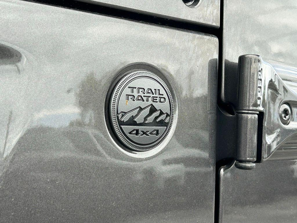 new 2025 Jeep Gladiator car, priced at $40,677