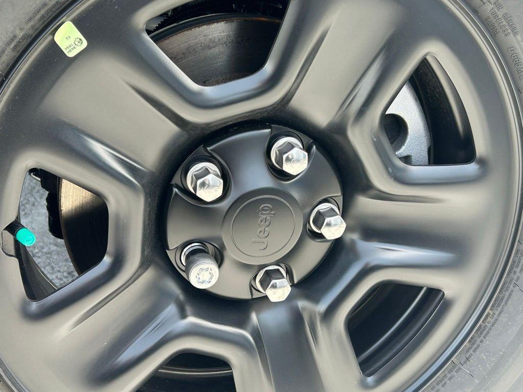 new 2025 Jeep Gladiator car, priced at $40,677
