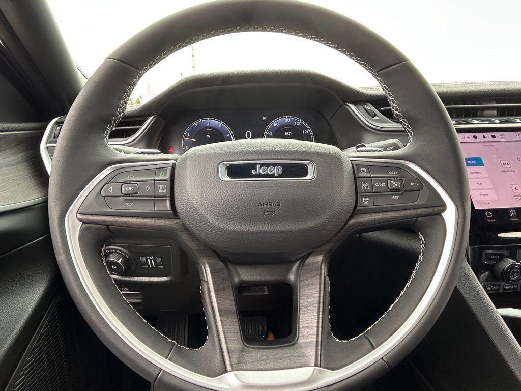 new 2025 Jeep Grand Cherokee car, priced at $44,500