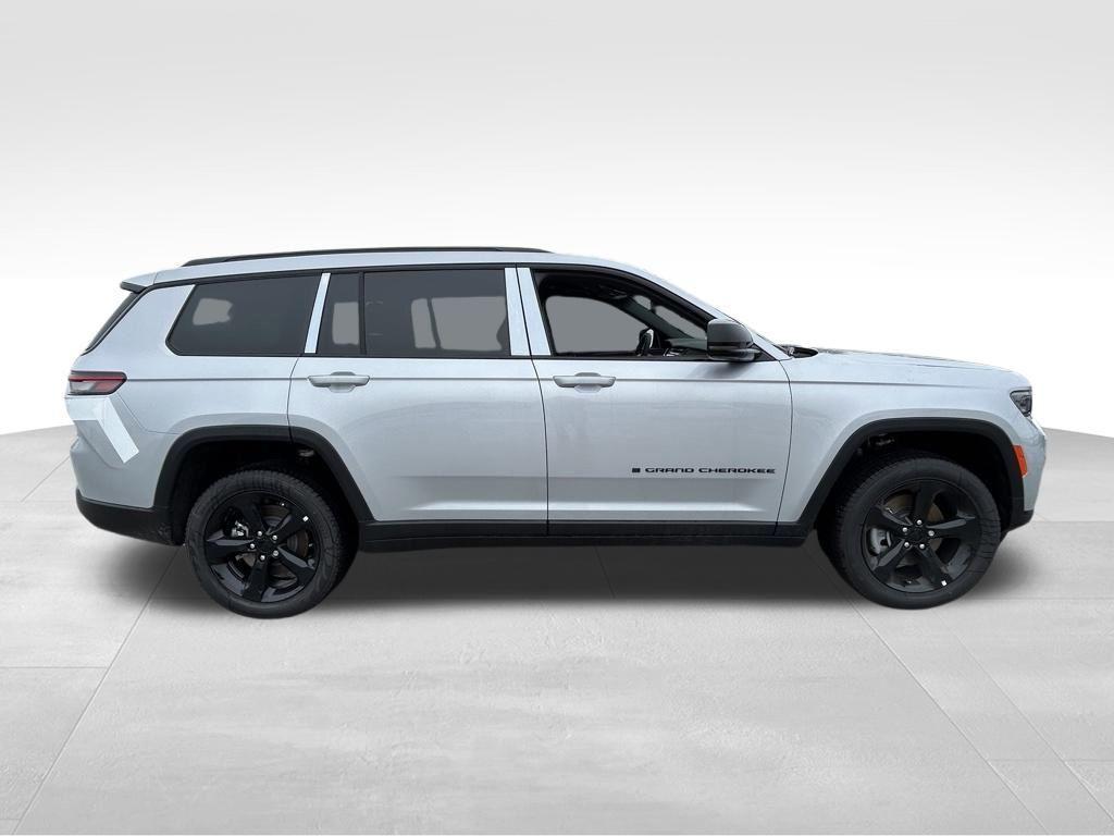 new 2025 Jeep Grand Cherokee car, priced at $44,500