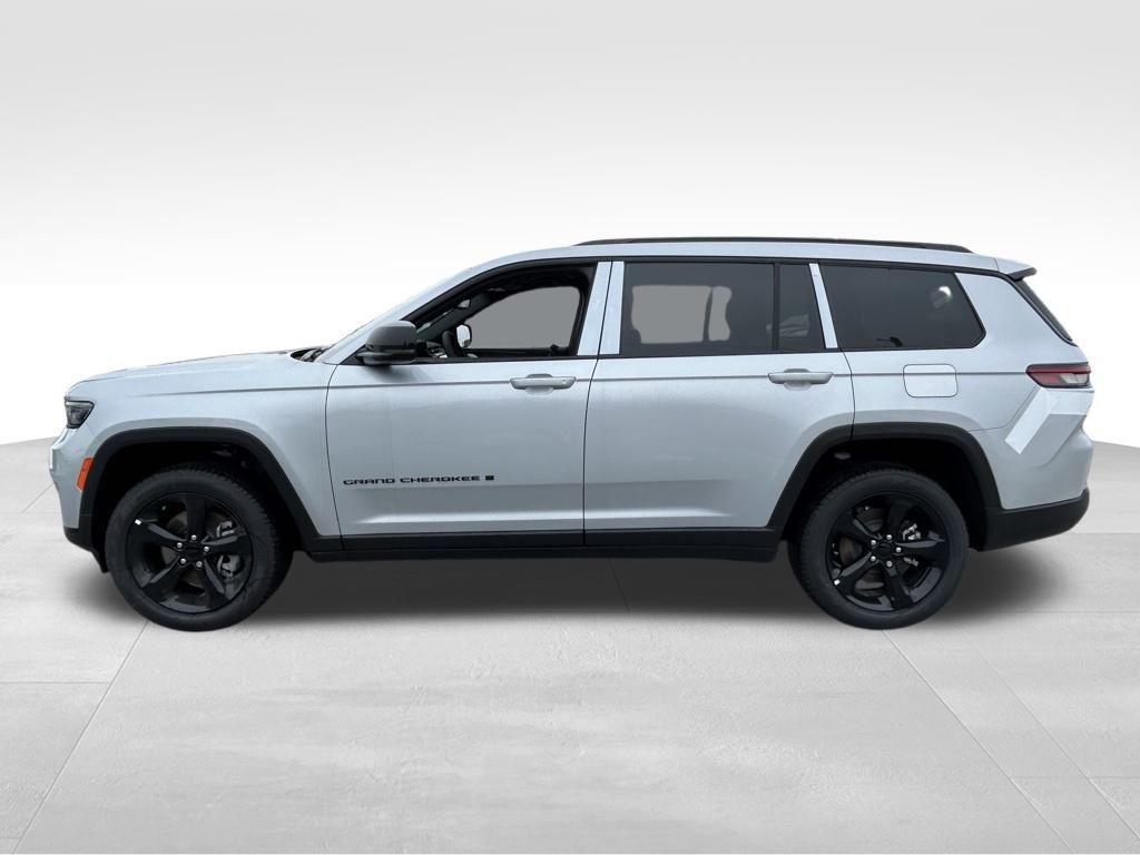 new 2025 Jeep Grand Cherokee car, priced at $44,500