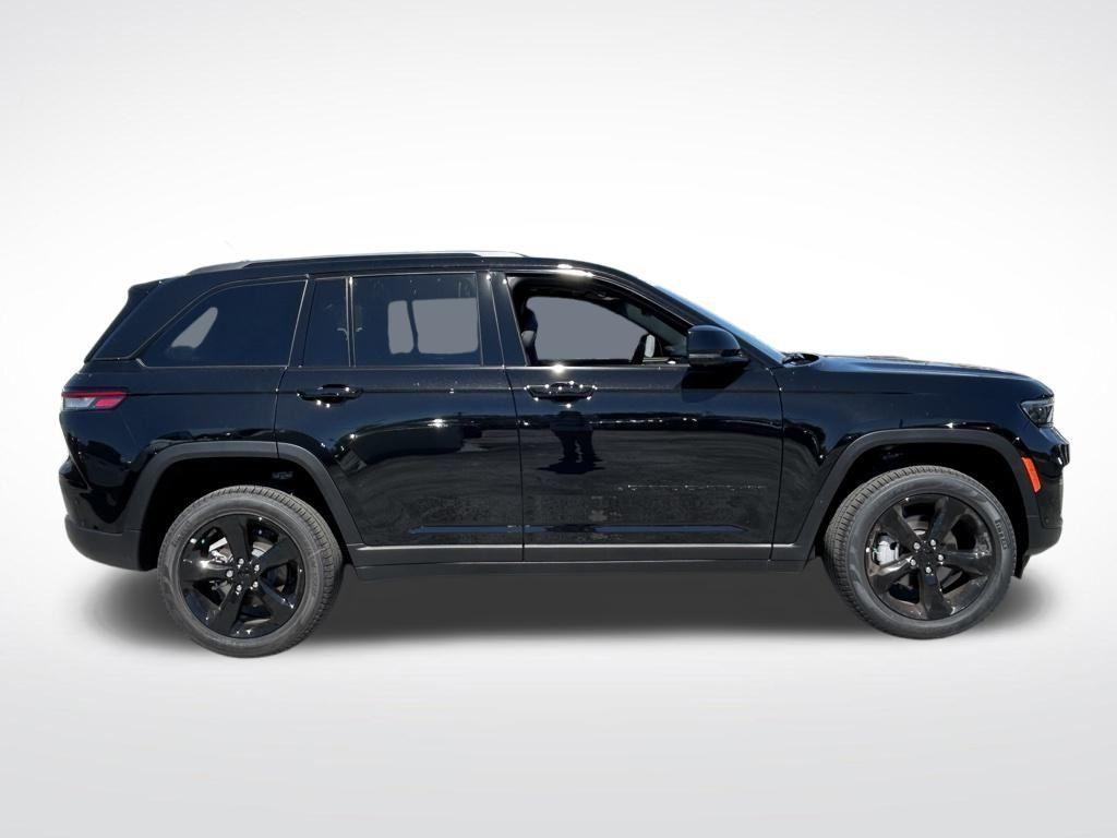 new 2025 Jeep Grand Cherokee car, priced at $44,500