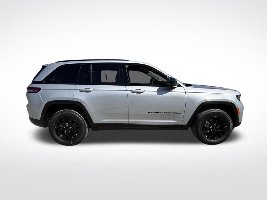 new 2024 Jeep Grand Cherokee car, priced at $35,684