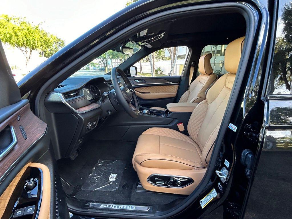 new 2025 Jeep Grand Cherokee car, priced at $57,018