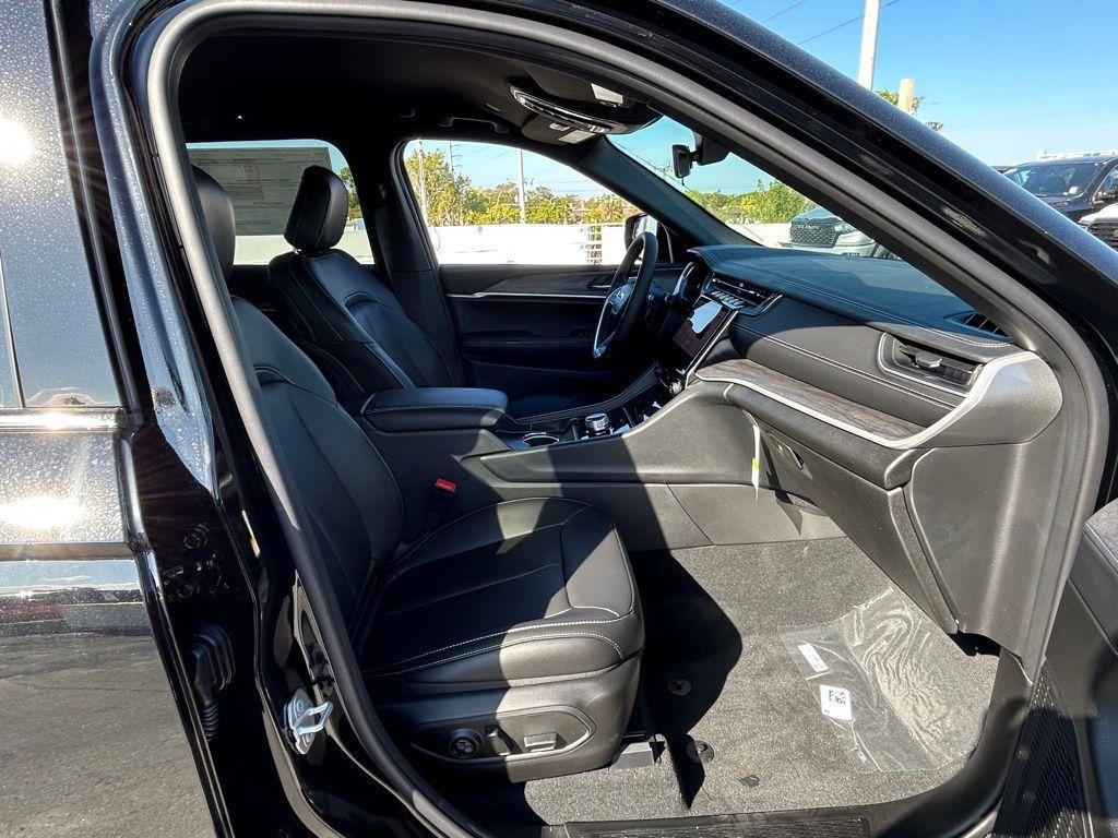 new 2025 Jeep Grand Cherokee car, priced at $44,500