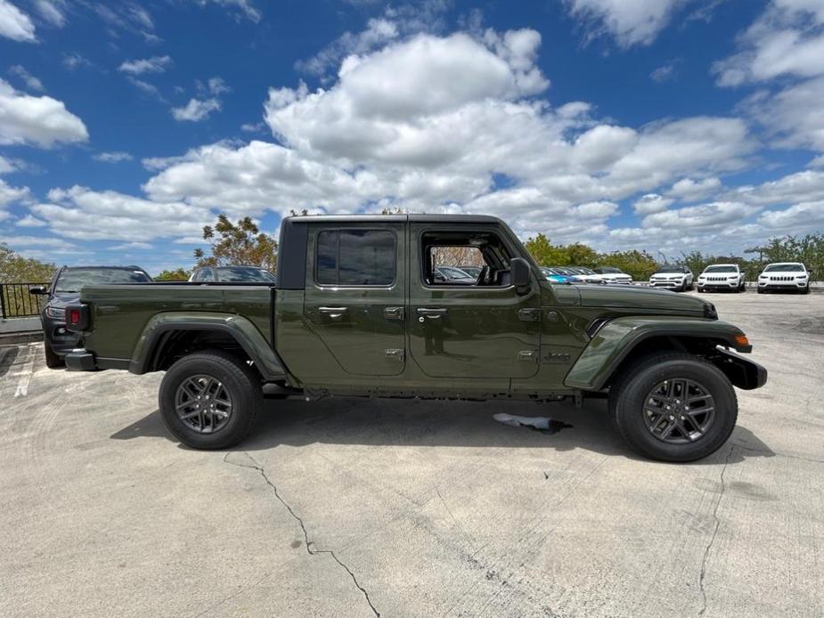 new 2024 Jeep Gladiator car, priced at $40,176