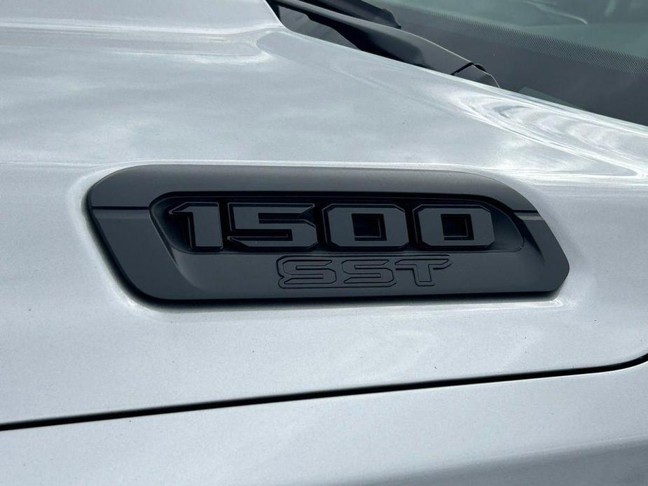 new 2025 Ram 1500 car, priced at $45,354