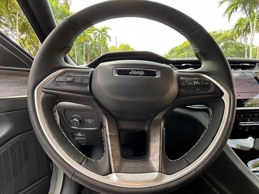 new 2025 Jeep Grand Cherokee L car, priced at $42,074