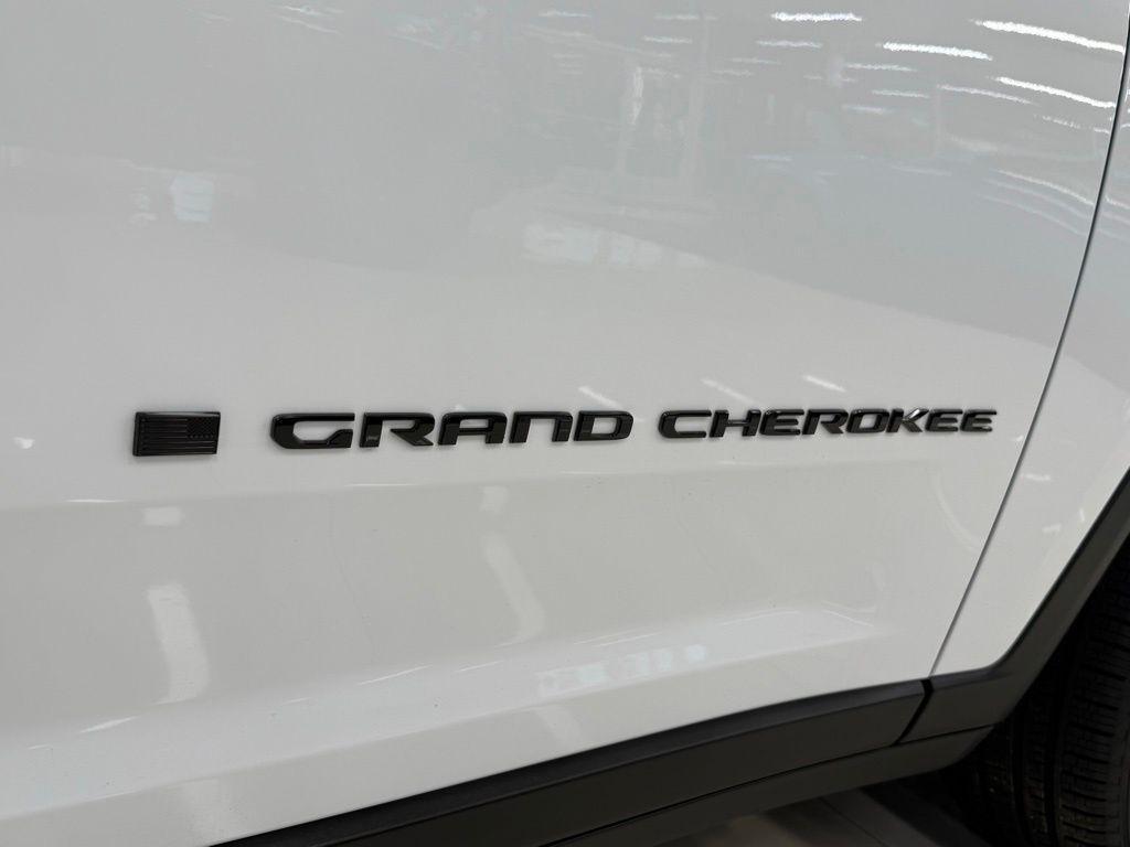 new 2025 Jeep Grand Cherokee car, priced at $42,490