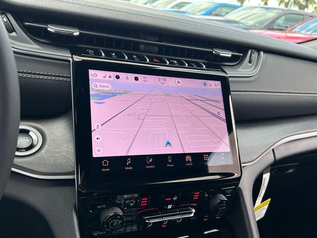 new 2025 Jeep Grand Cherokee car, priced at $31,190