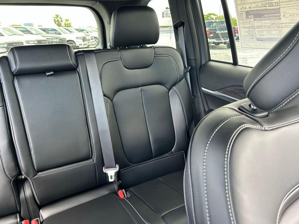 new 2025 Jeep Grand Cherokee car, priced at $31,190