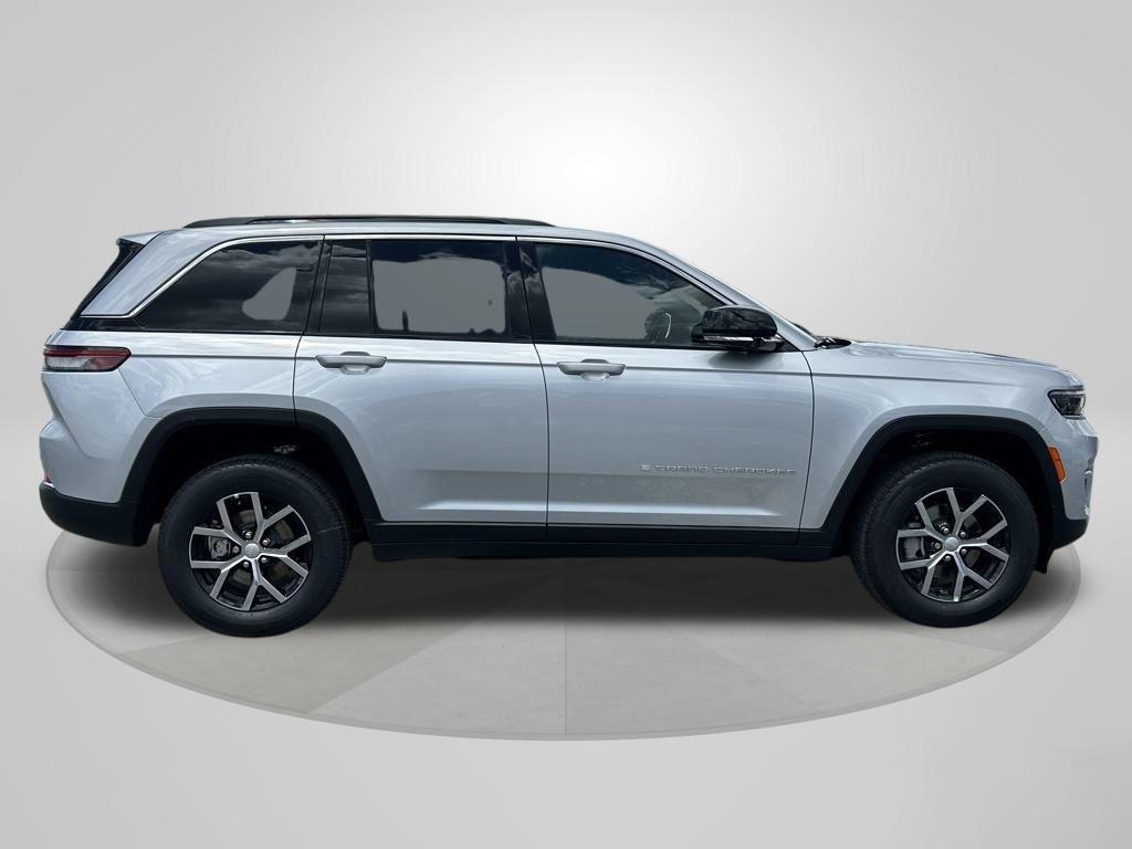 new 2025 Jeep Grand Cherokee car, priced at $31,190