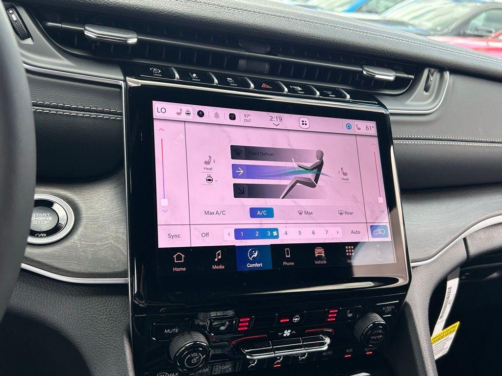 new 2025 Jeep Grand Cherokee car, priced at $31,190