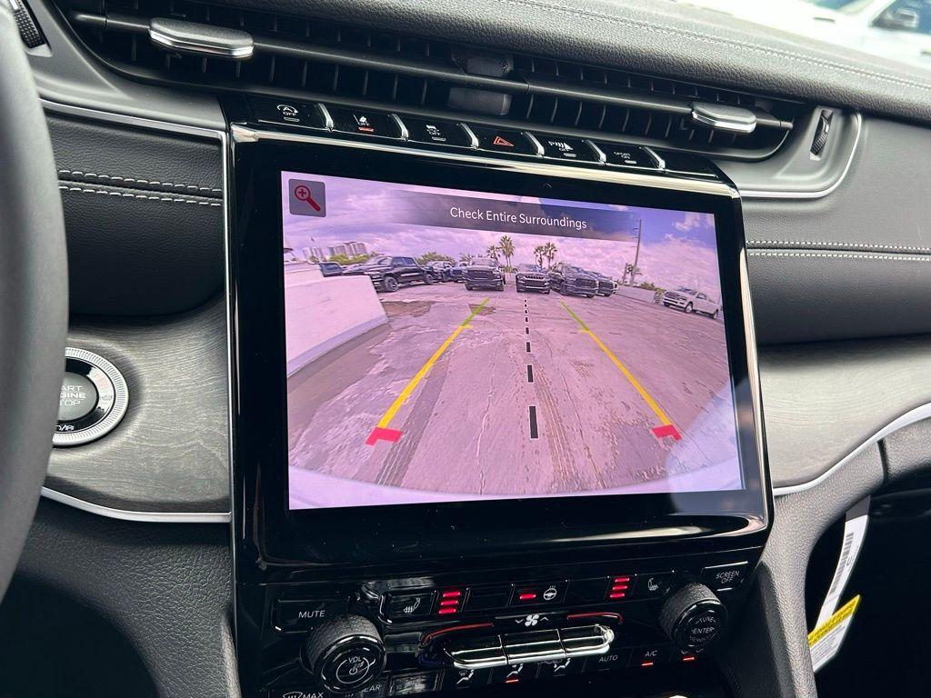 new 2025 Jeep Grand Cherokee car, priced at $31,190