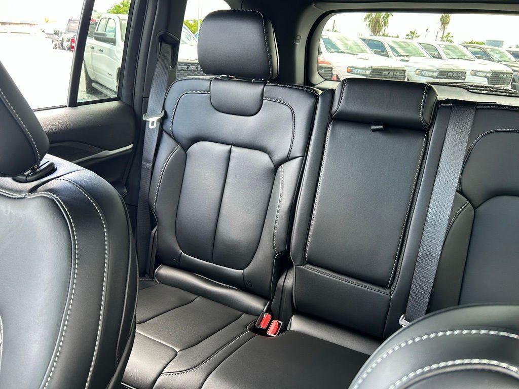 new 2025 Jeep Grand Cherokee car, priced at $31,190