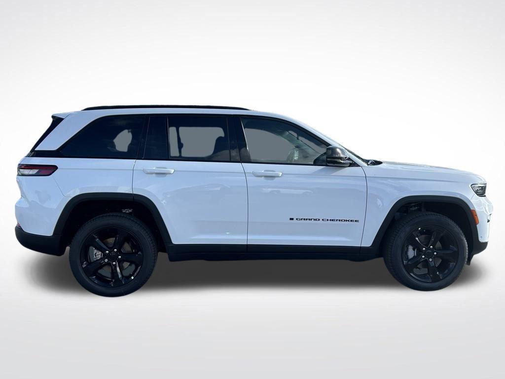 new 2025 Jeep Grand Cherokee car, priced at $43,982