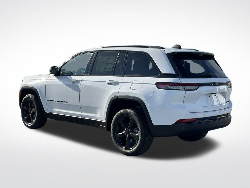 new 2025 Jeep Grand Cherokee car, priced at $43,982