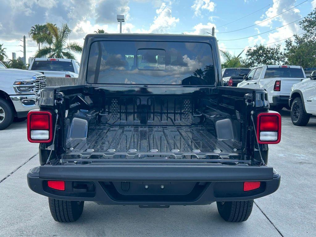 new 2025 Jeep Gladiator car, priced at $40,788
