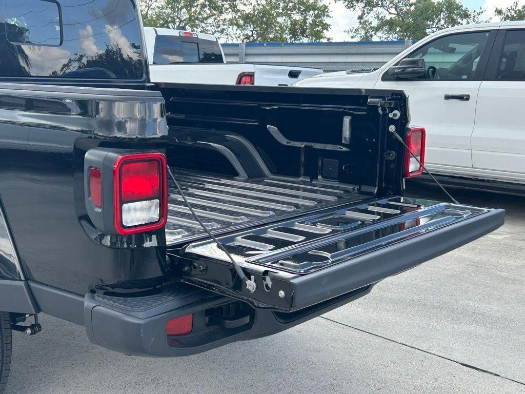new 2025 Jeep Gladiator car, priced at $40,788