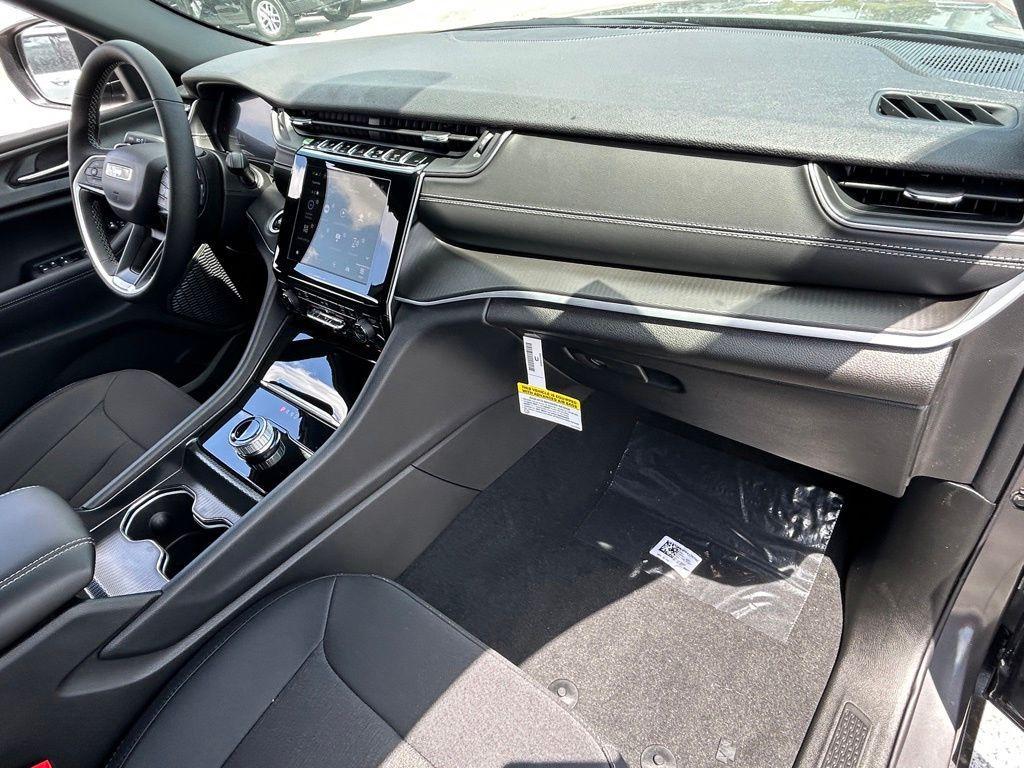 new 2025 Jeep Grand Cherokee car, priced at $32,756