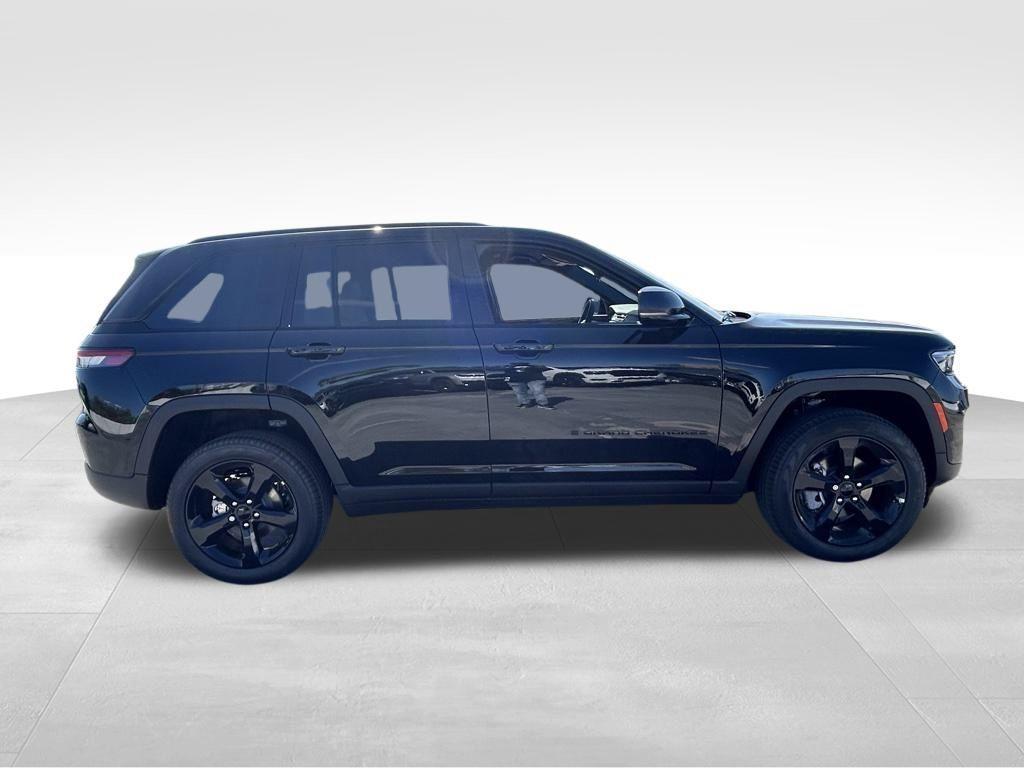 new 2025 Jeep Grand Cherokee car, priced at $37,326