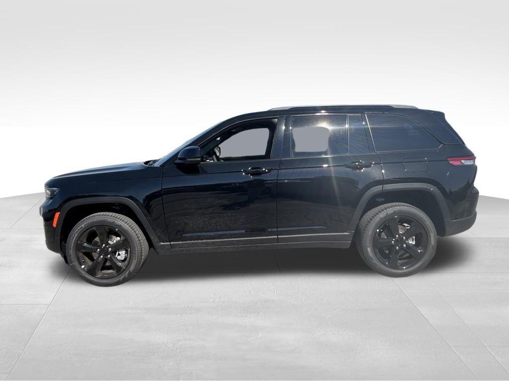 new 2025 Jeep Grand Cherokee car, priced at $37,326