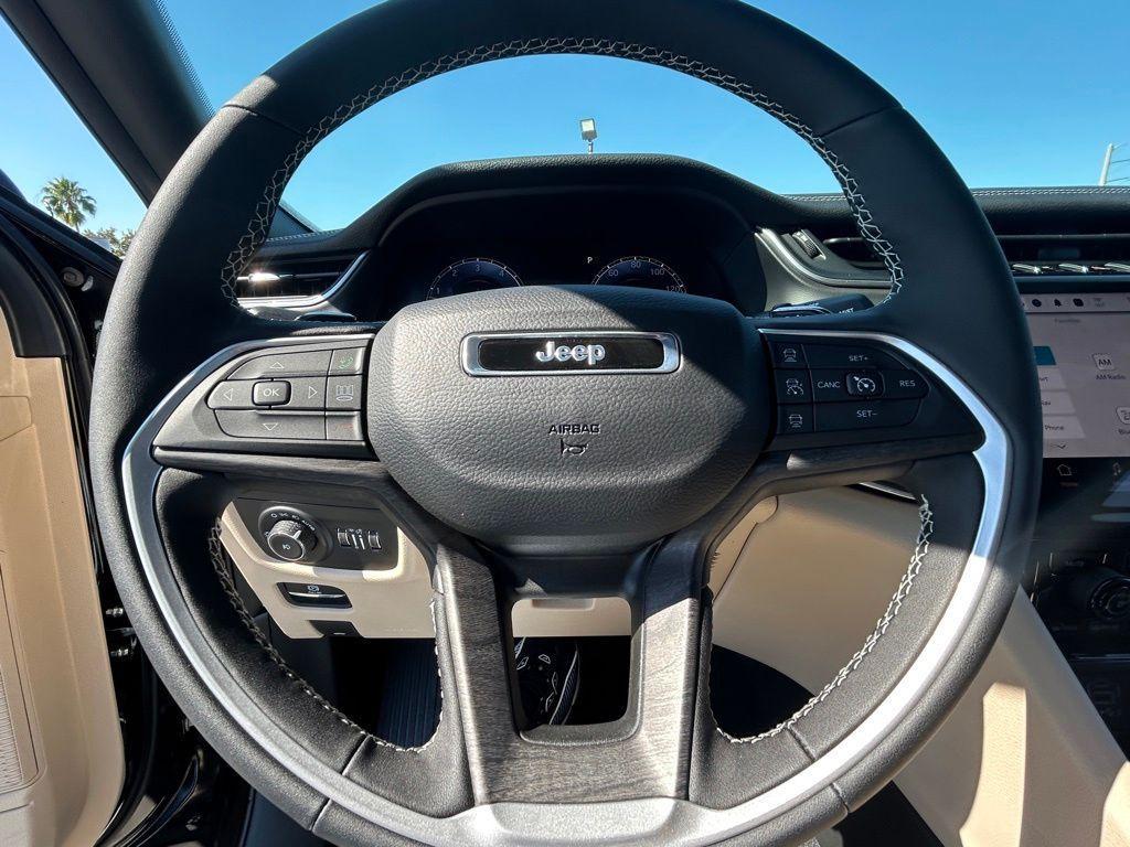 new 2025 Jeep Grand Cherokee car, priced at $37,326