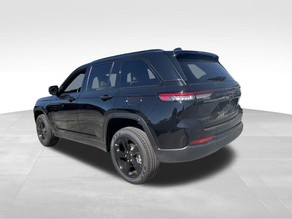 new 2025 Jeep Grand Cherokee car, priced at $37,326