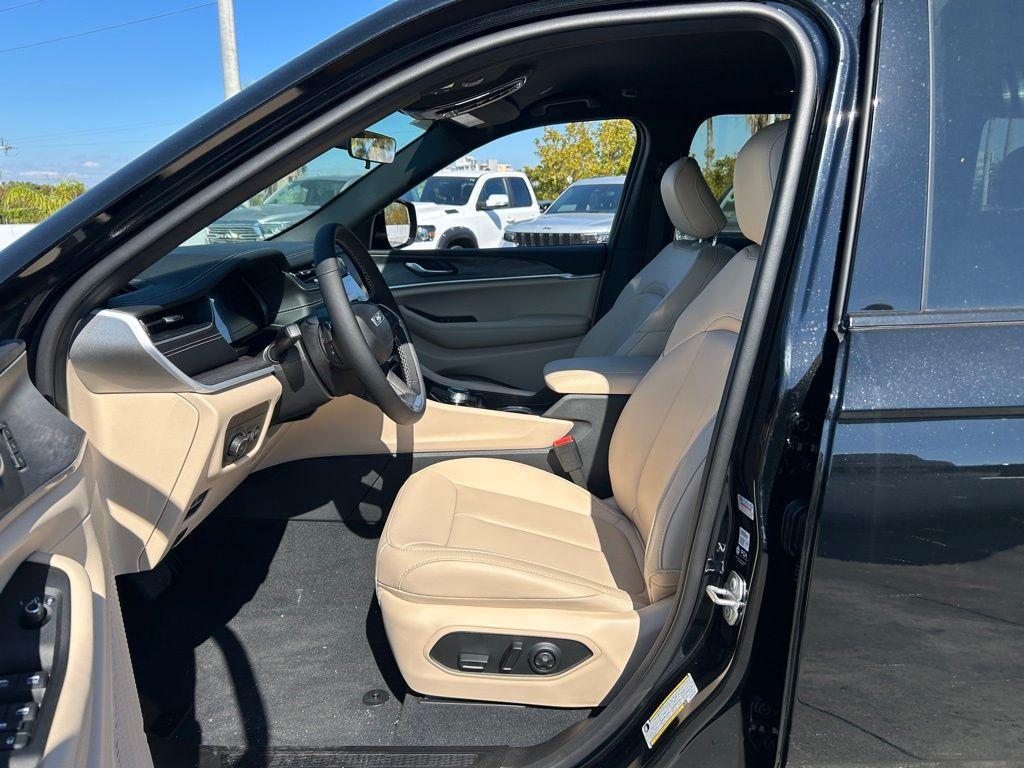 new 2025 Jeep Grand Cherokee car, priced at $37,326