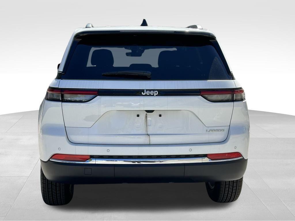 new 2025 Jeep Grand Cherokee car, priced at $31,825