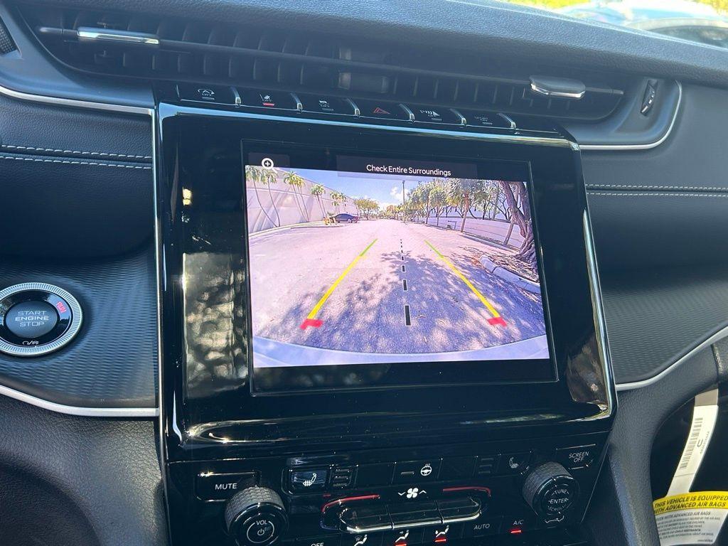 new 2025 Jeep Grand Cherokee car, priced at $31,825