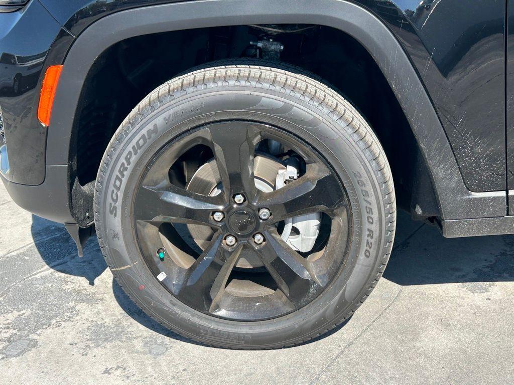 new 2025 Jeep Grand Cherokee car, priced at $47,200