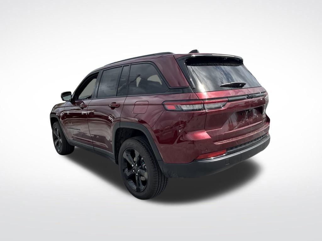 new 2025 Jeep Grand Cherokee car, priced at $43,604