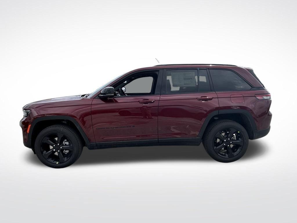 new 2025 Jeep Grand Cherokee car, priced at $43,604