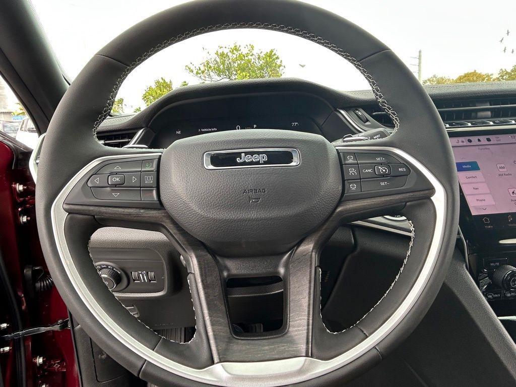 new 2025 Jeep Grand Cherokee car, priced at $43,604