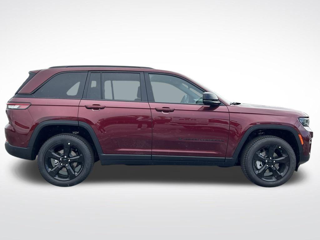 new 2025 Jeep Grand Cherokee car, priced at $42,014