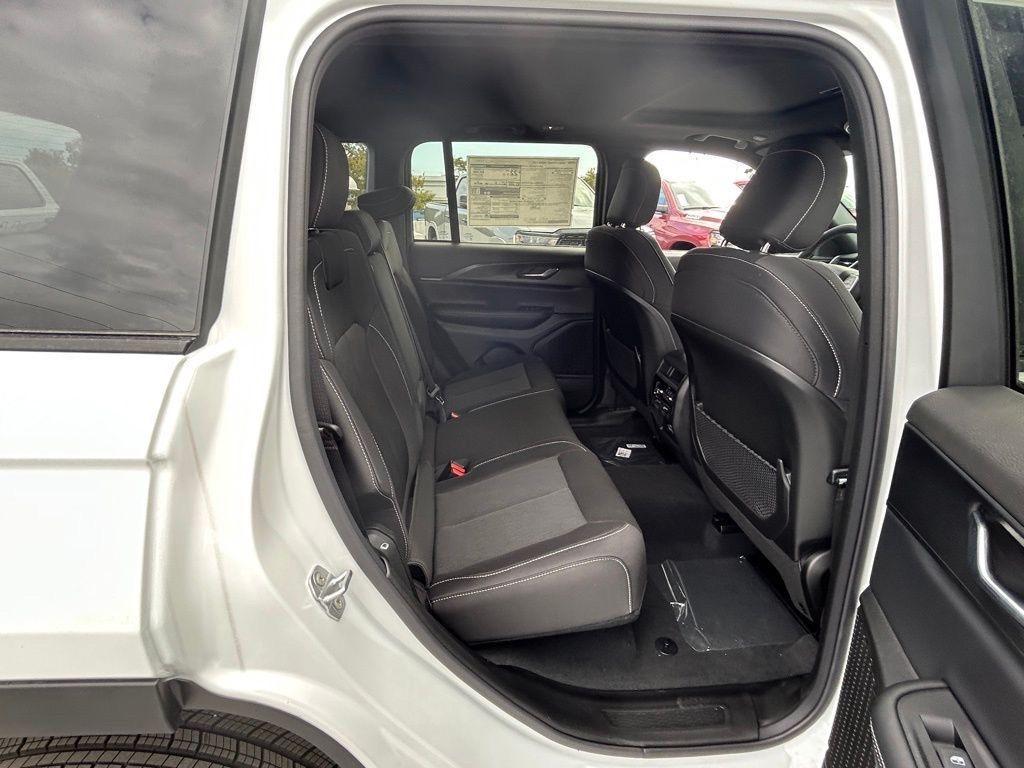 new 2025 Jeep Grand Cherokee car, priced at $32,187