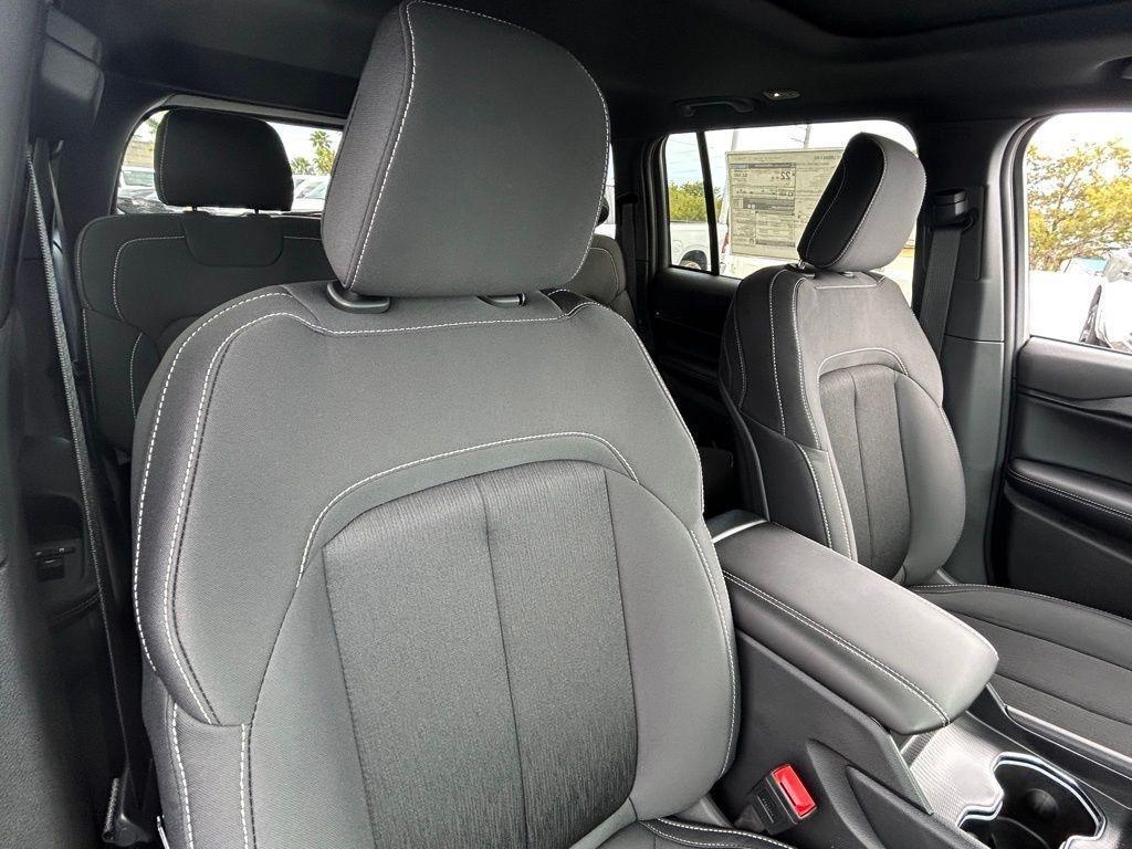 new 2025 Jeep Grand Cherokee car, priced at $32,187
