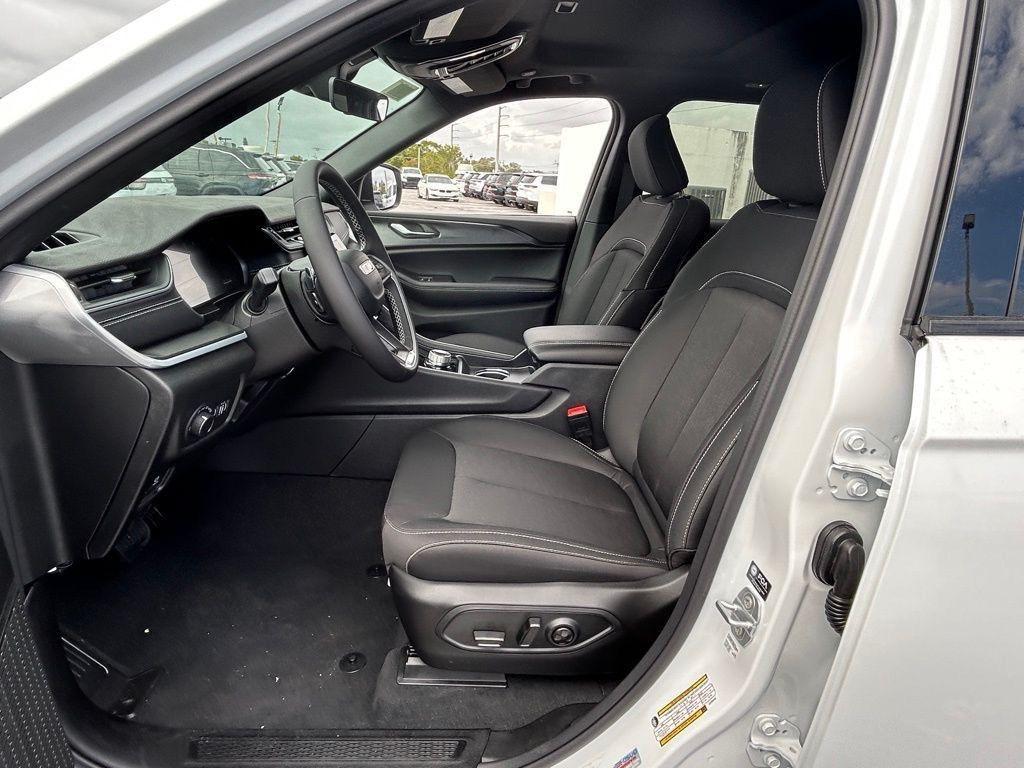 new 2025 Jeep Grand Cherokee car, priced at $32,187