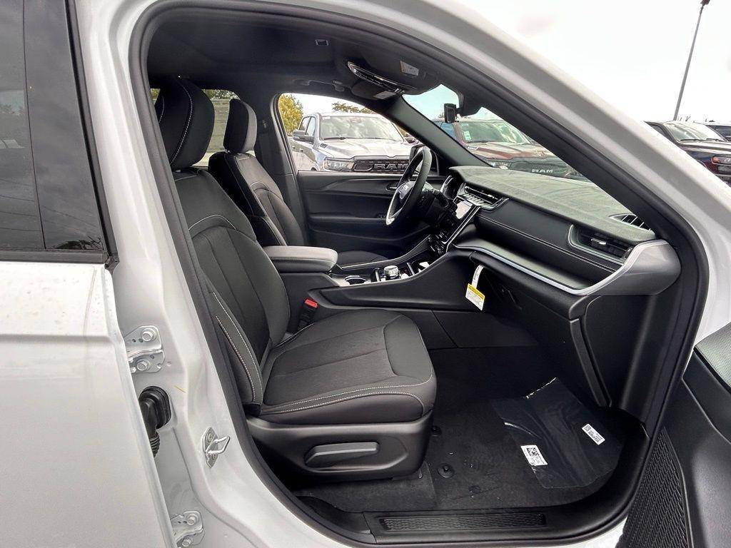new 2025 Jeep Grand Cherokee car, priced at $32,187