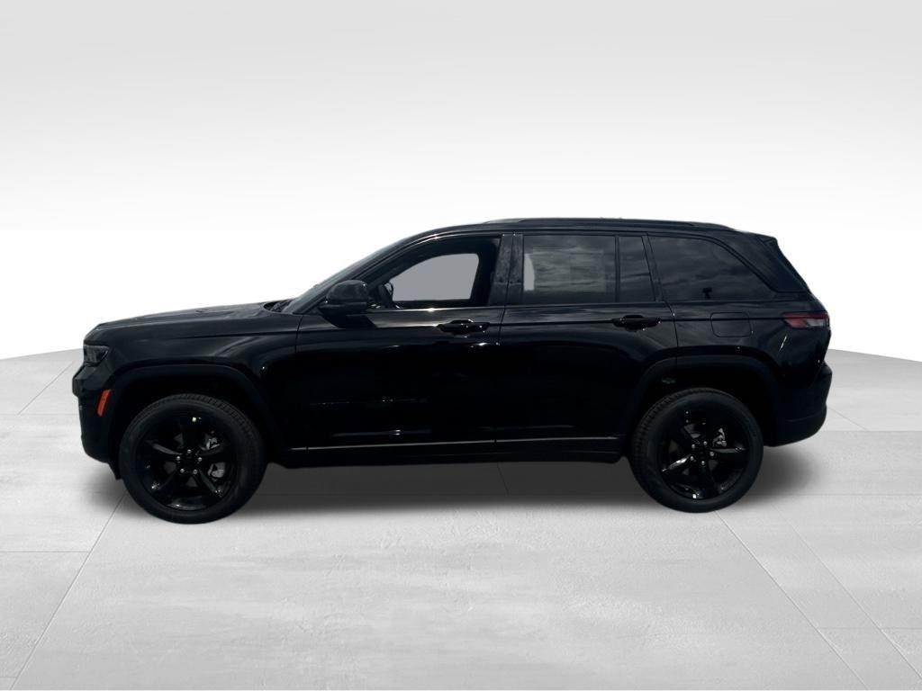 new 2025 Jeep Grand Cherokee car, priced at $39,456