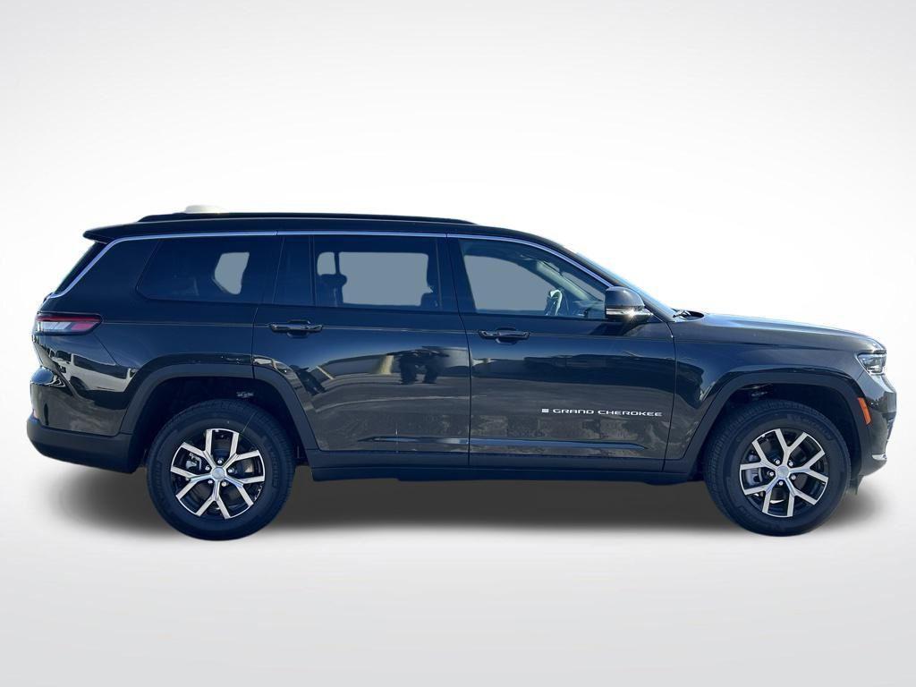 new 2024 Jeep Grand Cherokee L car, priced at $34,098