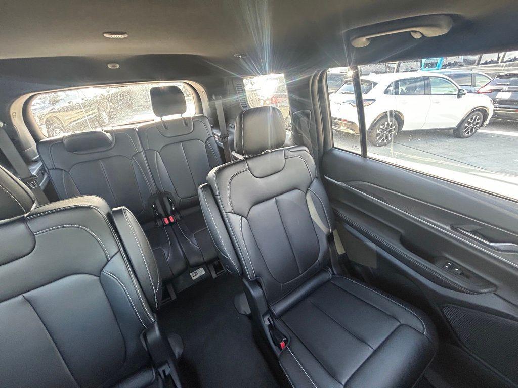new 2025 Jeep Grand Cherokee L car, priced at $39,601