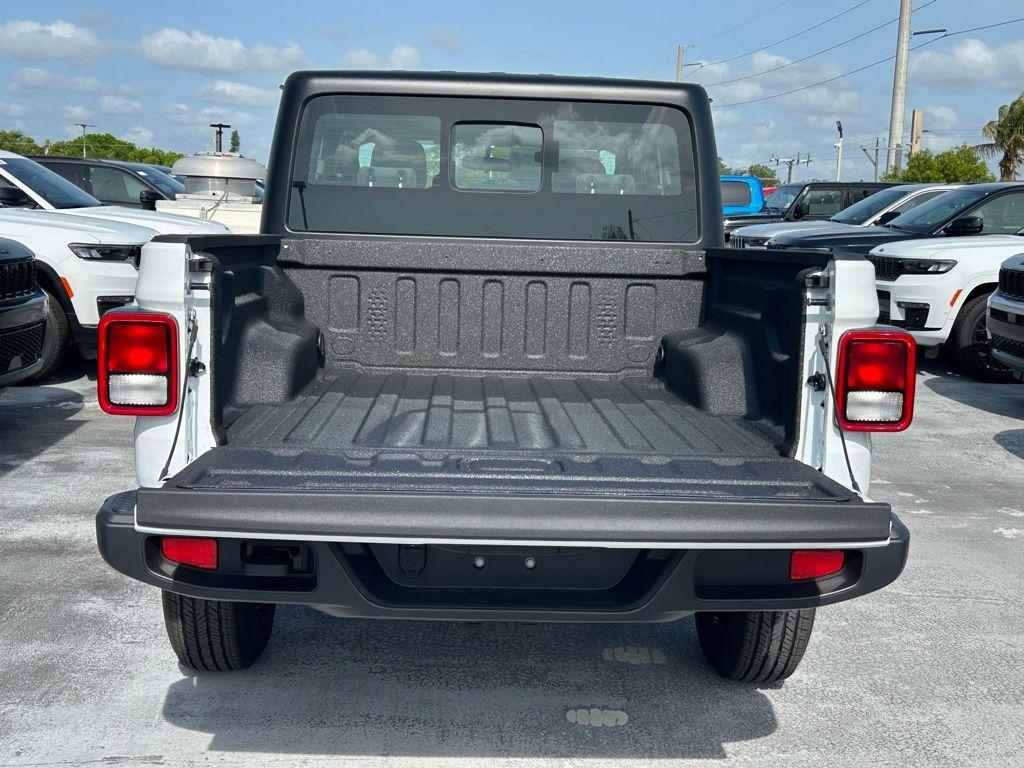 new 2025 Jeep Gladiator car, priced at $40,082