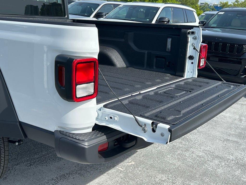 new 2025 Jeep Gladiator car, priced at $40,082