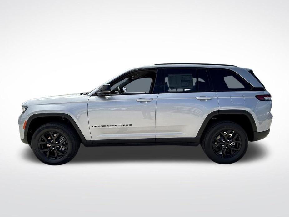 new 2024 Jeep Grand Cherokee car, priced at $35,684