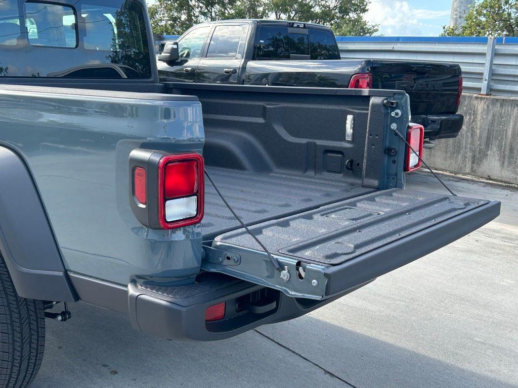 new 2025 Jeep Gladiator car, priced at $37,278